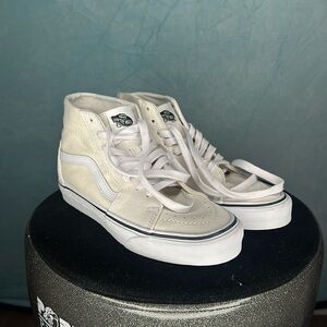 NWOT Vans Sk8-Hi Suede Cream Sneakers Women’s 8